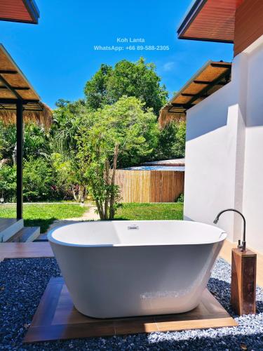 Ingtara at Lanta - Koh Phi Phi