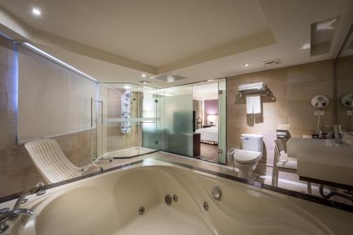 room detail thumbnail 2