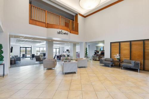 로비, 윈게이트 바이 윈덤 데스틴 (Wingate by Wyndham Destin) in 데스틴 (FL)