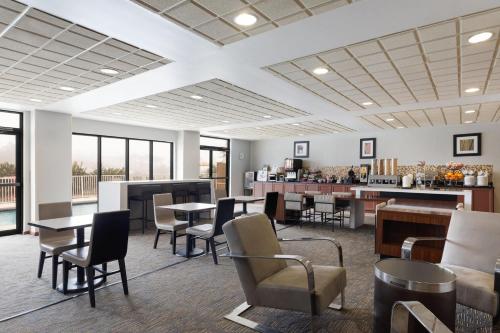 식음료(F&B), 윈게이트 바이 윈덤 데스틴 (Wingate by Wyndham Destin) in 데스틴 (FL)