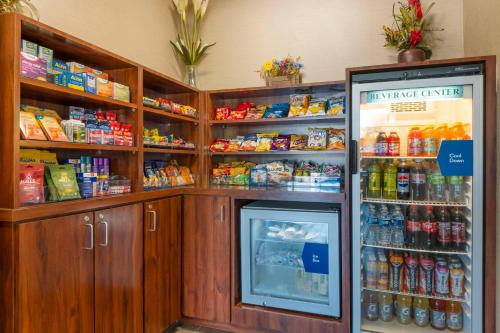 Comfort Suites Elizabethtown - image 26