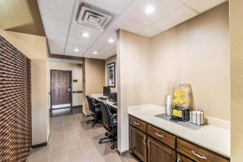 Comfort Suites Grand Prairie - Arlington North - image 41