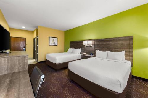 Best Western Warrensburg Inn - image 32