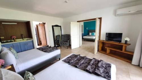 2 bedrooms, 4 beds