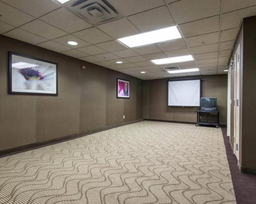 Comfort Suites Central / I-44 - image 39