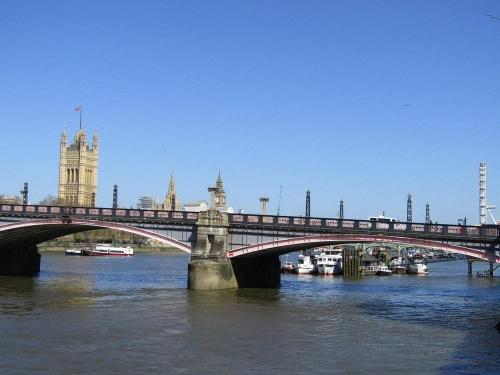 Exclusive 2 Bedroom Flat near Vauxhall Station! 