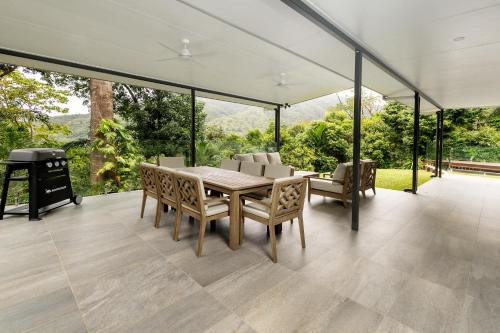 Rainforest Escape with Pool & Mountain Views in Caravonica