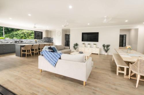 Rainforest Escape with Pool & Mountain Views in Caravonica
