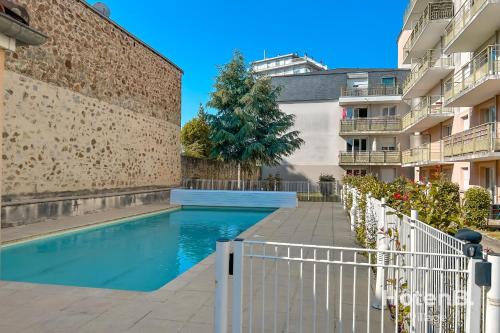 Balcons de Renoir Residence Parking & Pool in Limoges