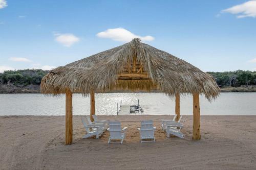 Beach House on River Oaks in Kingsland (TX)