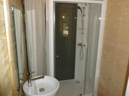 Camping Le Relais de la bresque in Sillans La Cascade ciems
