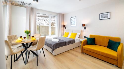 1 queen bed, 1 sofa bed