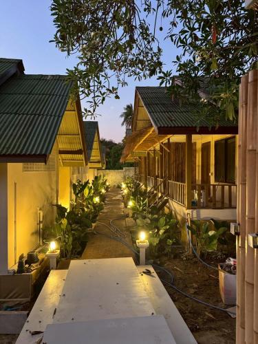 Tree Space Lanta Pool Stay Quiet & Near Beach in Klong Tob Beach