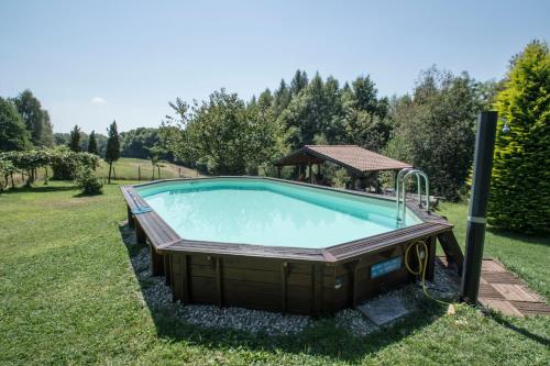 Peldbaseins, Cascina Cadorna 1 in Montegrino Valtravaglia