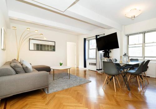 Time Square Vicinity- Luxury 2BR 2BA NYC Apt - image 4