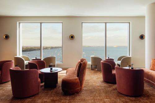 Bar/ Salón, Crowne Plaza Geelong By IHG in Geelong Central