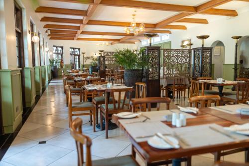 Restaurant, Bronte Hotel in Harare