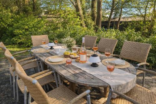 Dārzs, Le refuge de Séve - Domaine entier - 8 chambres - 15 pers - 6 sdb - Billard et Jacuzzi (Le refuge de Seve - Domaine entier - 8 chambres - 15 pers - 6 sdb - Billard et Jacuzzi) in Mominjesa