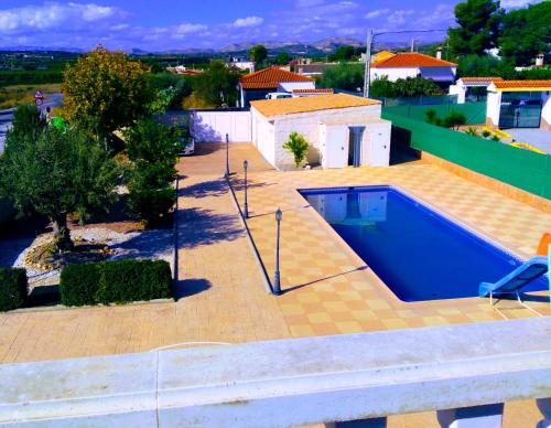 Peldbaseins, La Villa Blanca in Pedralba