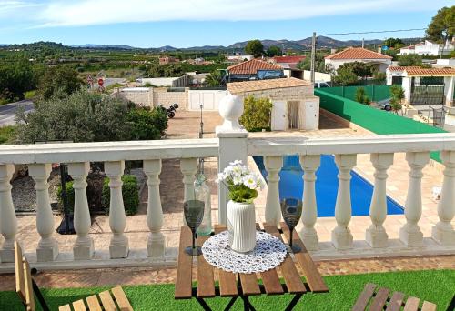 Skats, La Villa Blanca in Pedralba