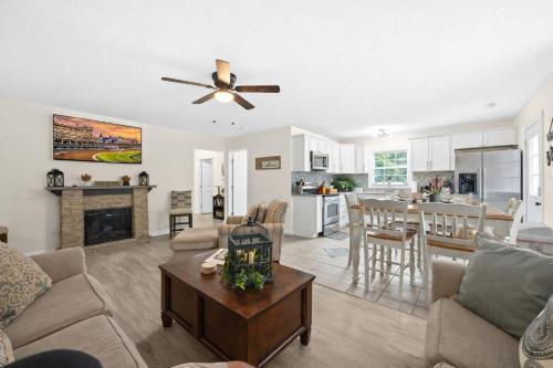 Rough River Lake Hideaway Your Lakeside Escape in Falls of Rough (KY)