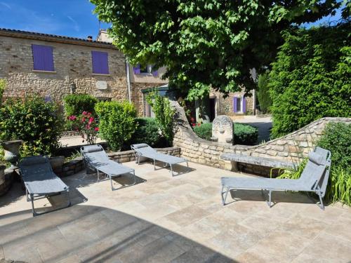 Mas Provençal with Swimming Pool & Air Conditioning (Mas Provencal with Swimming Pool & Air Conditioning) in Rustrel