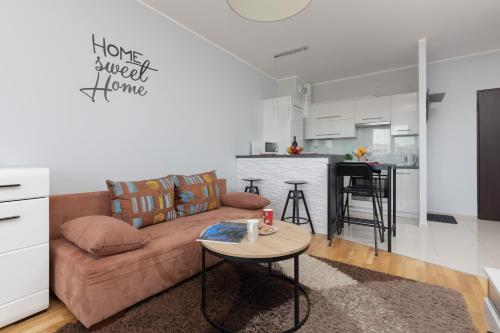 Unique Apartment with Balcony in Warsaw by Noclegi Renters – khách sạn tại Chrzanów