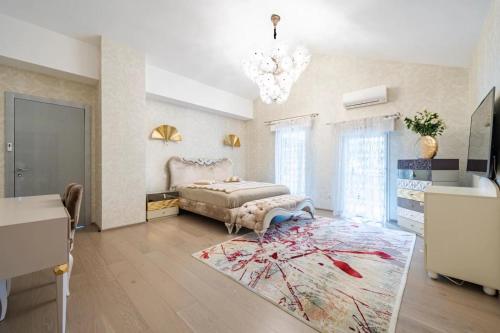 Oxford-Californie Luxury 4-Bedroom Penthouse With Parking