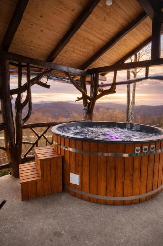Cabana Cozy cu Jacuzzi în Natură - Cabana Edera – khách sạn tại Cristea