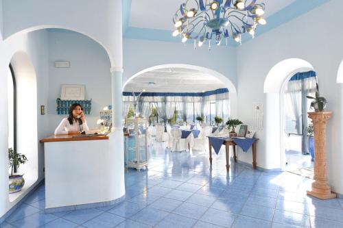 ห้องส่วนกลางสำหรับนั่งเล่น/ดูทีวี, Hotel Torre Saracena in ปราอีอาโน่