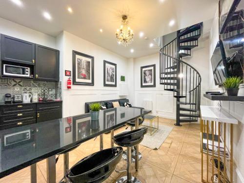 Urban Flat 55 - ATELIER MARILYN MONROE