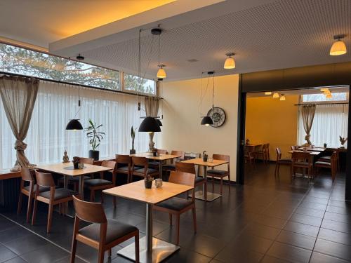 餐廳, Gästehaus Linzgau (Gastehaus Linzgau) in 佩夫倫多夫