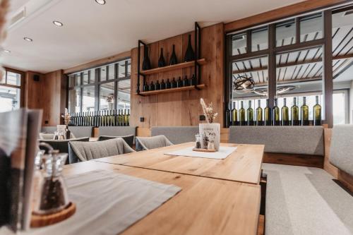 Restaurante, Tschermonegg "Wohnen beim Wein" in Glanz An Der Weinstrasse