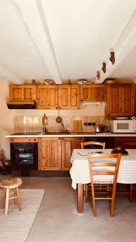 Grange pour 6 personnes avec studio indépendant (Grange pour 6 personnes avec studio independant) in Beuil