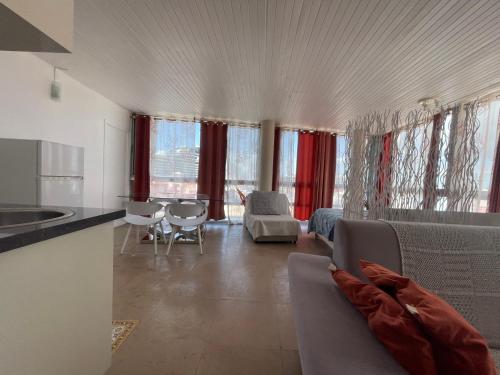 PENTHOUSE SEASIDE 10 MIN port, croisière et aéroport (PENTHOUSE SEASIDE 10 MIN port, croisiere et aeroport) in Baimbridge