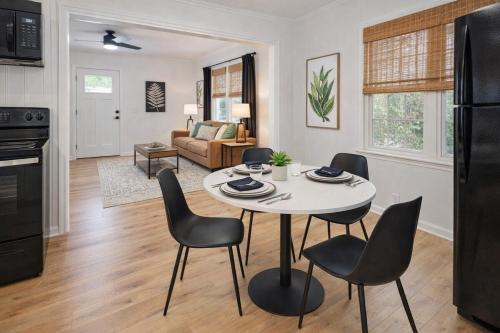 Central Bungalow- 2 Bedroom 1 Bath near VSU and Hospital 3 TVs in 華爾多斯塔