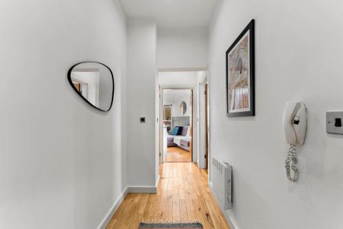 Simple 2 Bed in Central Dewsbury -Sleep 4 in Djūsburija