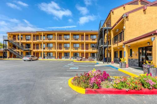 Exterior view, Quality Inn Salinas City Center Area in Salinas (CA)