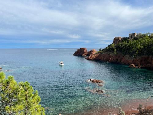 TRESOR d ANTHEOR- Bord de mer in Antheor
