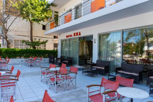 숙소 외관, Hotel Ena - Elegant Mountain View Stay with Pool in 로우트라 이파티스