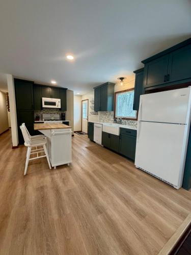 Wandering Whitetail Estate - Indiana Dunes - Valpo U - Pet Friendly in 華爾帕萊索