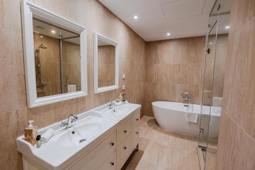 Fürdőszoba, Pannonia 1893 Prémium (Pannonia 1893 Premium) in Sopron