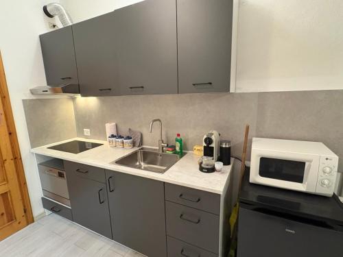  Cozy Mountain Apartment with Cimone view in Faidello