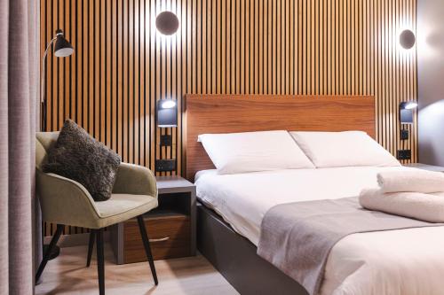 GB Suites - Triplex Apartment - Tap to explore photos