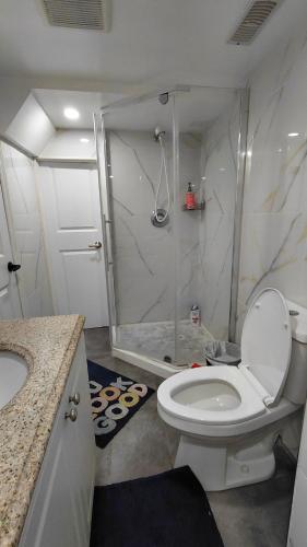 Furnished Double Bedroom with Private Bath in 米爾頓