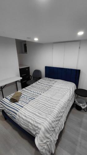 Furnished Double Bedroom with Private Bath in 米爾頓