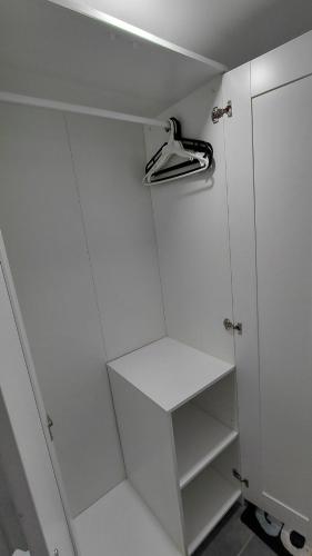 Furnished Double Bedroom with Private Bath in 米爾頓