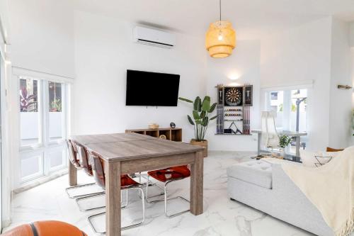 AQUA Casa A 8 Rm 5 Charming Bedroom in Dorado del Mar in Dorado