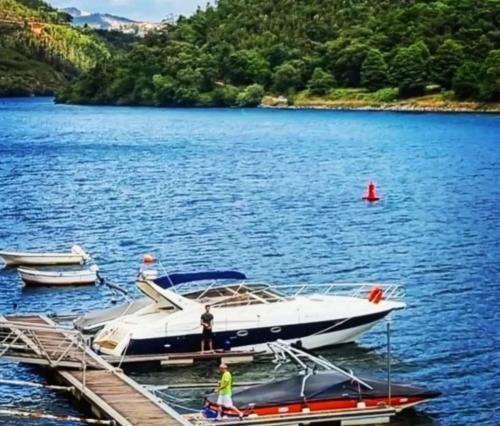 Private Boat Douro Valley – khách sạn tại Lever