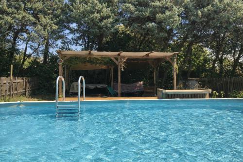 Modern villa - children's secure pool garden gîte à louer Sainte-Cécile-les-Vignes